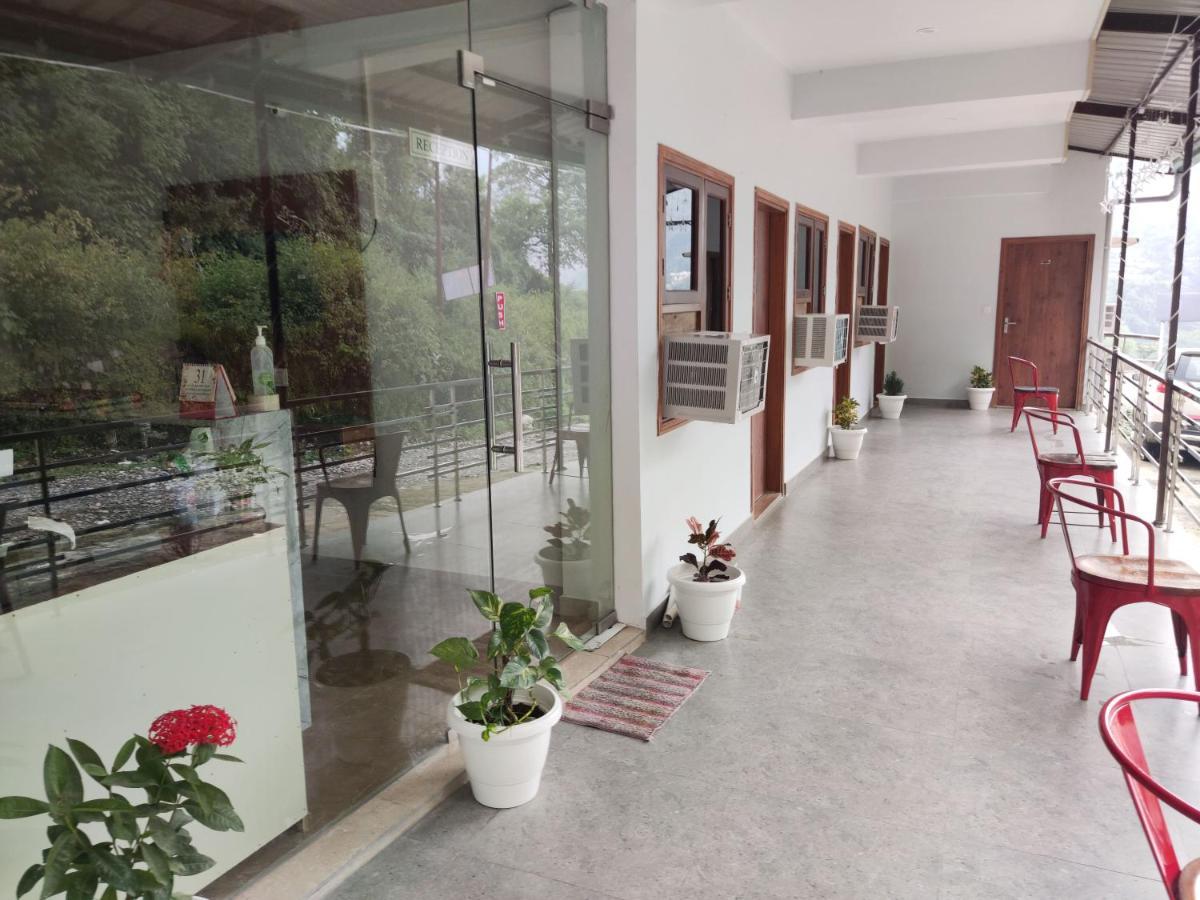 Hotel Studioz Sahastradhara Dehradun Exterior photo