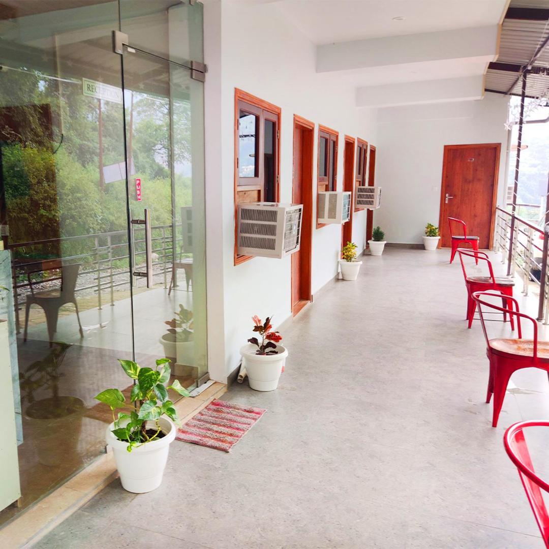 Hotel Studioz Sahastradhara Dehradun Exterior photo