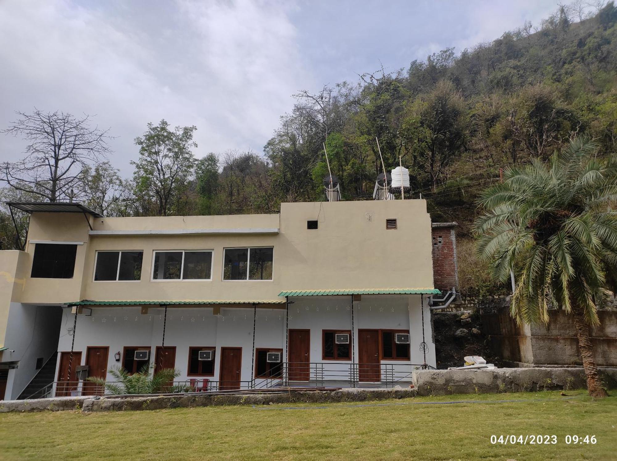 Hotel Studioz Sahastradhara Dehradun Exterior photo